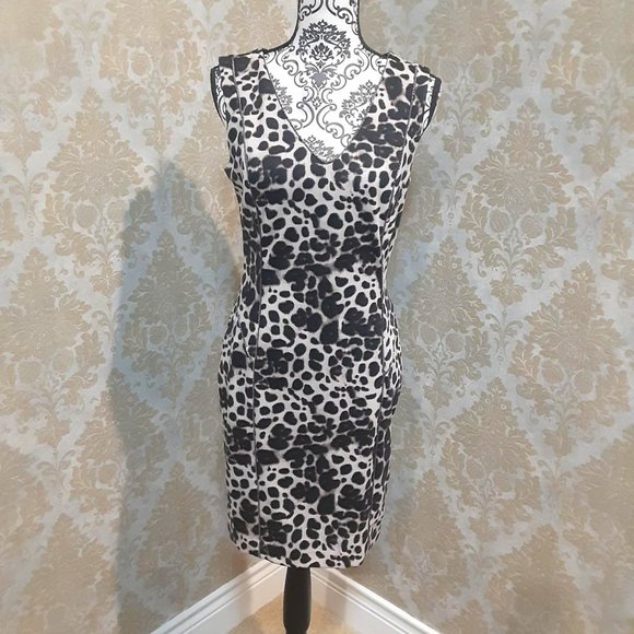 Jennifer Lopez Dresses & Skirts - JLo Leopard print chain detail dress